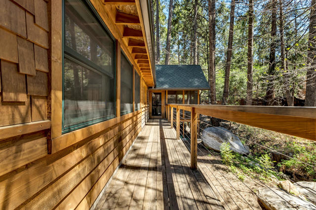 26299 Tahquitz Drive, Idyllwild CA: https://media.crmls.org/mediaz/8f978615-619f-4d87-8d43-79b5bac9ddd1.jpg