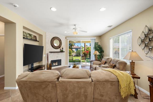 82102 Keitel Lane, Indio CA: https://media.crmls.org/mediaz/8f97d680-4589-4994-aa51-143b84722d04.jpg