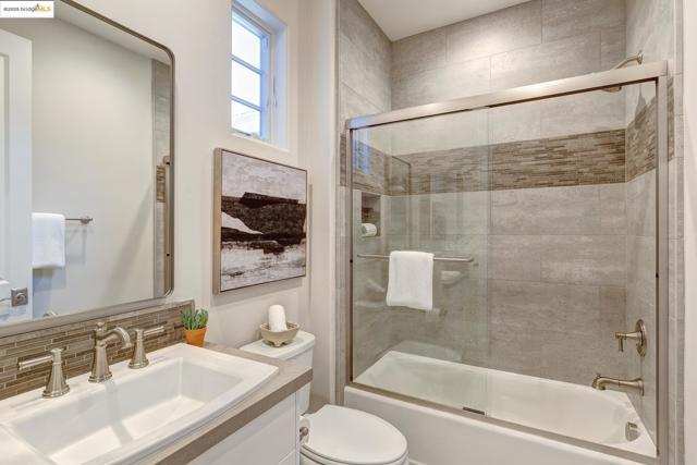 63 Tomcat Way, Orinda CA: https://media.crmls.org/mediaz/8f97fc10-ab0e-4861-8462-66332ecdcd04.jpg
