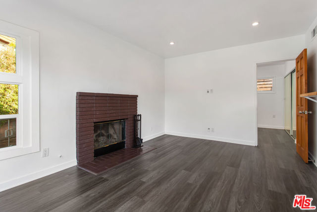 6915 Paseo Del Serra, Los Angeles CA: https://media.crmls.org/mediaz/8f980d1f-b681-48c3-b5f9-d27c3a122c0b.jpg