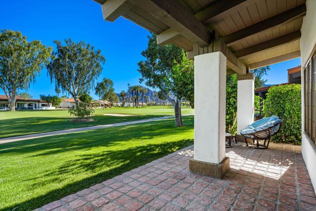 49470 Avila Drive, La Quinta CA: https://media.crmls.org/mediaz/8f9817ef-75c8-4e2d-b094-7efc23b9e350.jpg