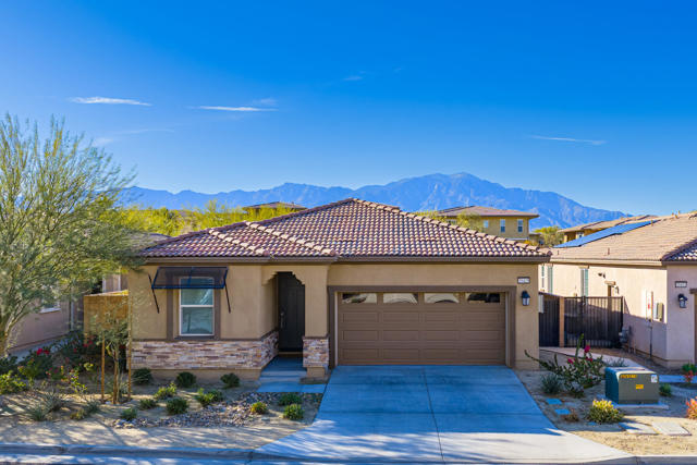35425 Domani Drive, Palm Desert CA: https://media.crmls.org/mediaz/8f983118-199e-4fdf-bed5-94bb75fdab59.jpg