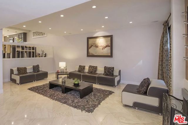 6205 1/2 Nita Avenue, Woodland Hills CA: https://media.crmls.org/mediaz/8f984947-074f-4bcc-ae7e-ee19fb6e0cee.jpg