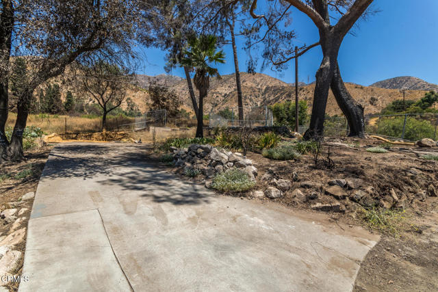 3360 Villa Grove Dr Drive, Altadena CA: https://media.crmls.org/mediaz/8f9869e1-815a-4a76-8dd1-5cc015bb479c.jpg