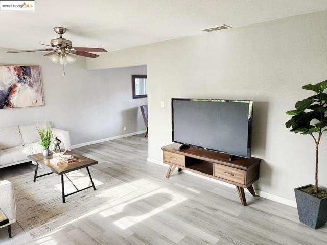 Image 3 of 13 For 1507 Desdemona Ct