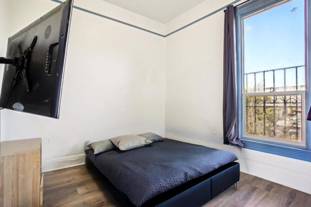 592 22nd Street, Oakland CA: https://media.crmls.org/mediaz/8f992c6b-f7a7-402c-a48b-672e88abe679.jpg
