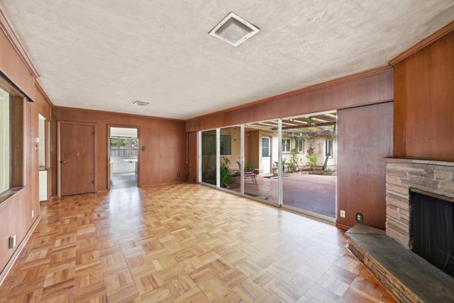 1735 Crockett Lane, Hillsborough CA: https://media.crmls.org/mediaz/8f995859-1433-4220-93d1-0f45f8857718.jpg