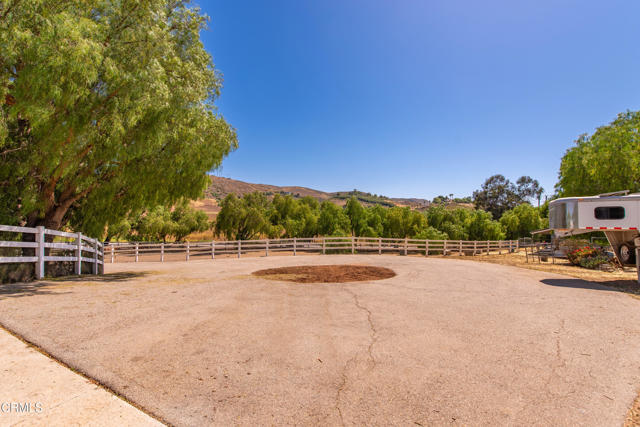 4850 N Moorpark Road, Thousand Oaks CA: https://media.crmls.org/mediaz/8f997431-d71c-4e55-8ab2-37a139e64176.jpg
