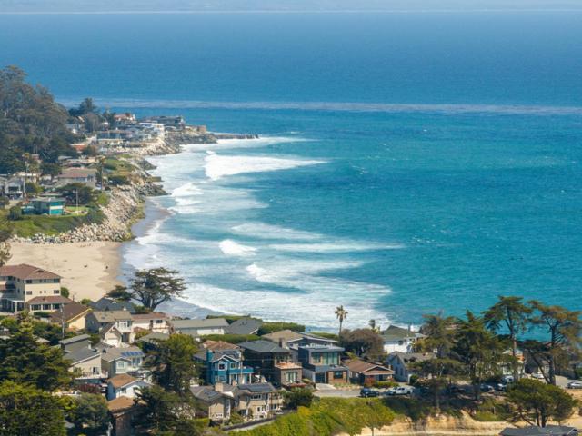 399 13th Avenue, Santa Cruz CA: https://media.crmls.org/mediaz/8f9987da-838d-4d58-aebe-917733308dbf.jpg