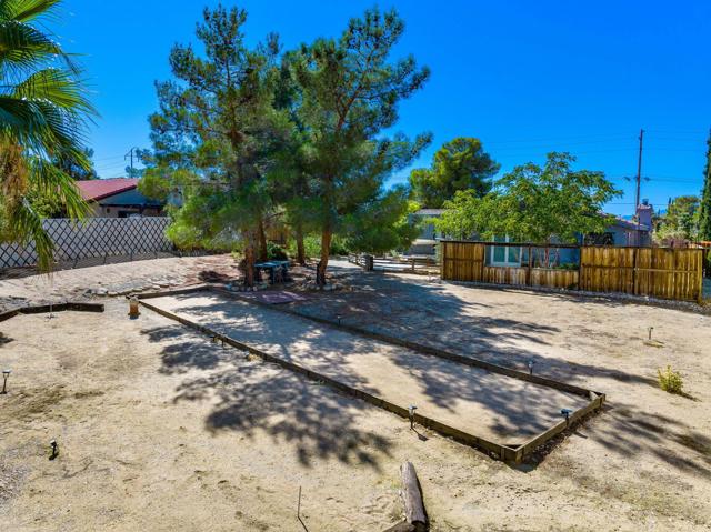 8799 Palomar Avenue, Yucca Valley CA: https://media.crmls.org/mediaz/8f99e102-68d4-4c21-89c2-efe82815b5e3.jpg