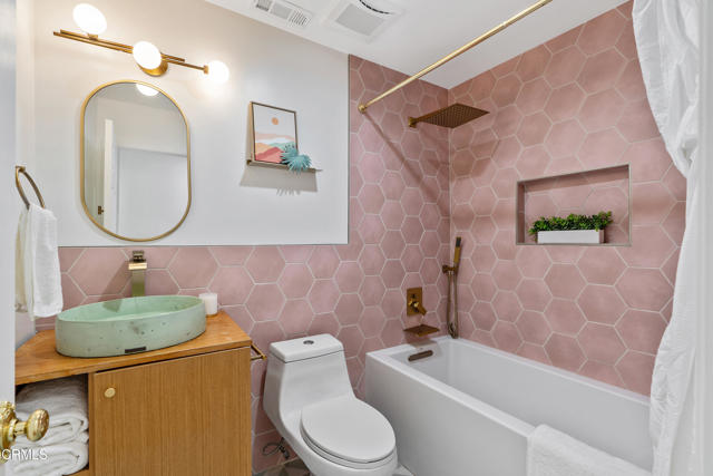 1015 Nolden Street, Highland Park CA: https://media.crmls.org/mediaz/8f9ac805-faa6-451c-94bc-ed3ee3e47aeb.jpg