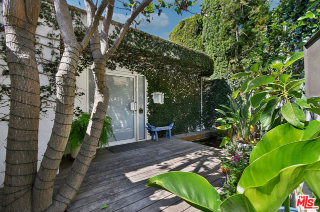 2137 Sunset Plaza Dr. photo 6