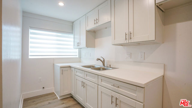 5342 Lexington Avenue, Los Angeles CA: https://media.crmls.org/mediaz/8f9b176b-c56d-43ab-81c5-079172c67044.jpg