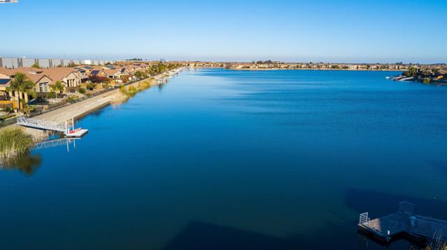 1440 Riva Trigoso Dr, Manteca CA: https://media.crmls.org/mediaz/8f9b5474-e227-49e9-be3b-69eb9cf77759.jpg