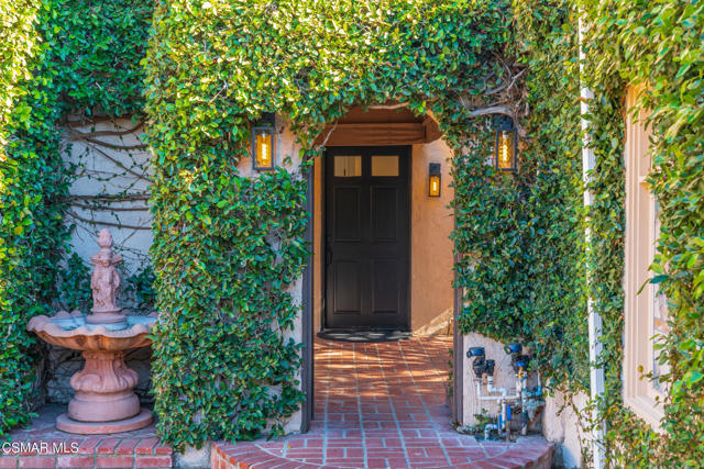 4524 Greengate Court, Westlake Village CA: https://media.crmls.org/mediaz/8f9b6f30-b207-42f9-b151-0db399335212.jpg