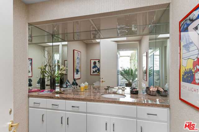 7 Churchill Lane, Rancho Mirage CA: https://media.crmls.org/mediaz/8f9b7979-39d2-43b7-bb1b-01a529451499.jpg