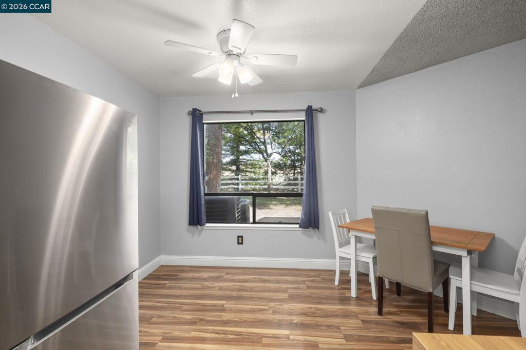https://media.crmls.org/mediaz/8f9b8e00-f849-43c9-8233-5de1b19bb5b5.jpg?preset=X-Large