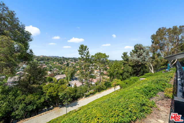 960 Calle Frondosa, San Dimas CA: https://media.crmls.org/mediaz/8f9c4ca6-9d56-4d4e-a725-66c69b060468.jpg
