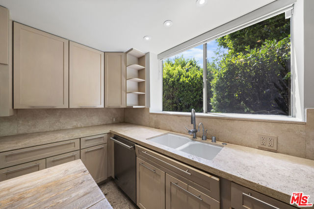 3625 Lowry Road, Los Angeles CA: https://media.crmls.org/mediaz/8f9c9140-5c29-40ab-b113-e560ea48e2ed.jpg