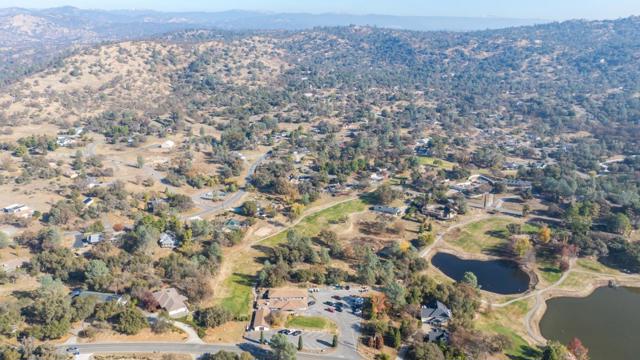 30159 Horseshoe Drive, Coarsegold CA: https://media.crmls.org/mediaz/8f9d1dd0-3a1a-40a5-a1ca-53b7371b320b.jpg