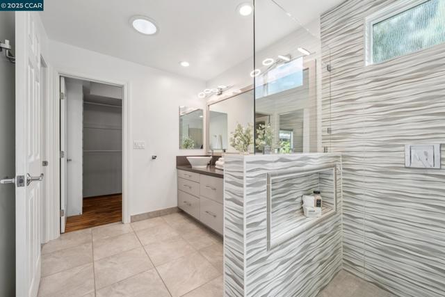 3245 Newport Court, Walnut Creek CA: https://media.crmls.org/mediaz/8f9e2987-e5dd-46ec-8e11-4adb49241100.jpg