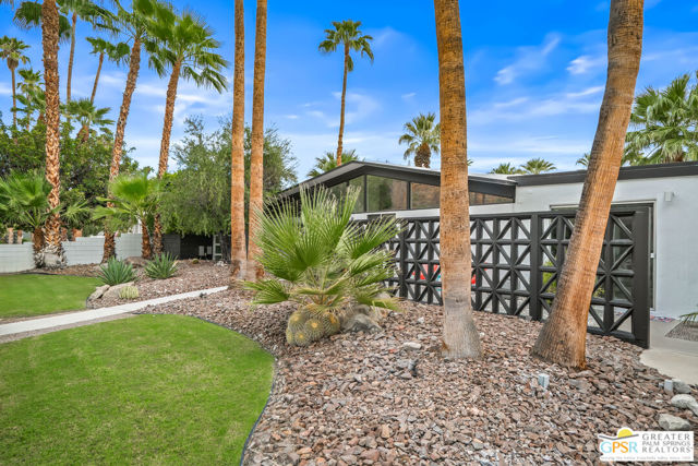 844 N Topaz Circle, Palm Springs, CA 92262