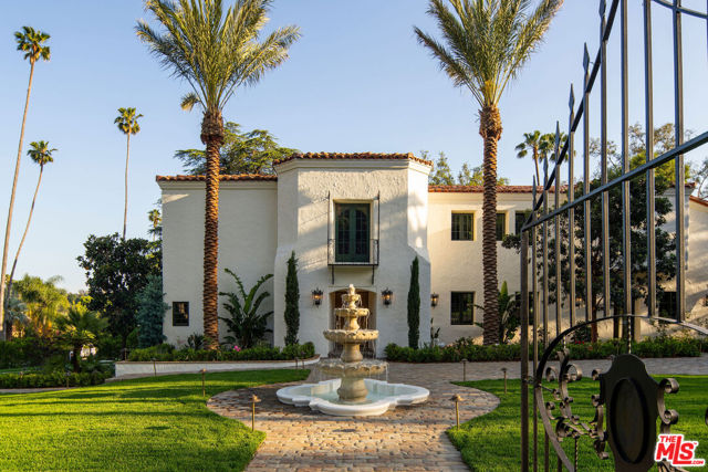 2110 Hill Drive, Los Angeles CA: https://media.crmls.org/mediaz/8f9e3e20-66d8-4ee8-9f30-8ff429956ec7.jpg