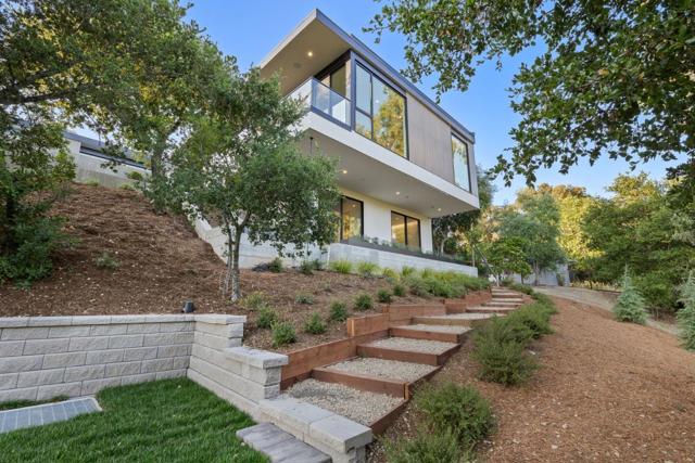 25251 La Rena Lane, Los Altos Hills CA: https://media.crmls.org/mediaz/8f9ee476-9a96-44da-8b0b-e2993c69716d.jpg