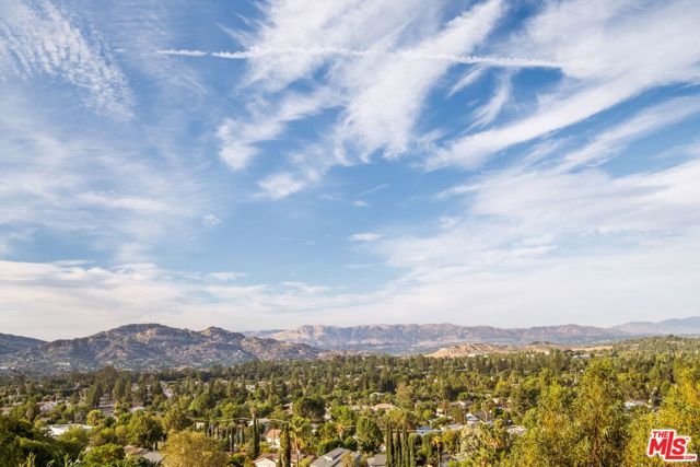 23699 Sandalwood Street, West Hills CA: https://media.crmls.org/mediaz/8f9f5e69-5dd5-4e6e-b8c8-e1a5c69ab110.jpg