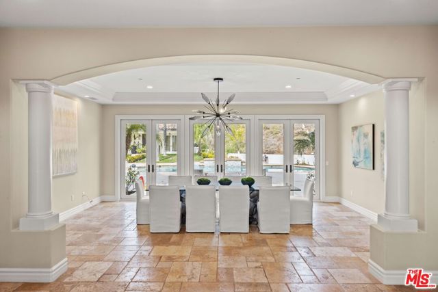 25043 Abercrombie Lane, Calabasas CA: https://media.crmls.org/mediaz/8f9f9ecf-9dd3-4a23-a04c-9cb60d167cd8.jpg