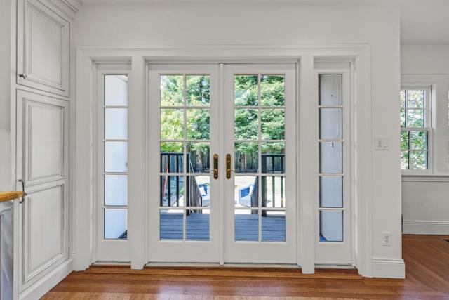 838 Walnut Avenue, Burlingame CA: https://media.crmls.org/mediaz/8fa018b2-9870-4f80-8817-a5e32fa85ee6.jpg
