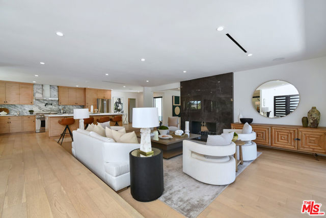 3221 Elvido Drive, Los Angeles CA: https://media.crmls.org/mediaz/8fa04611-7c9c-4252-833d-1af8b5f7d5ba.jpg