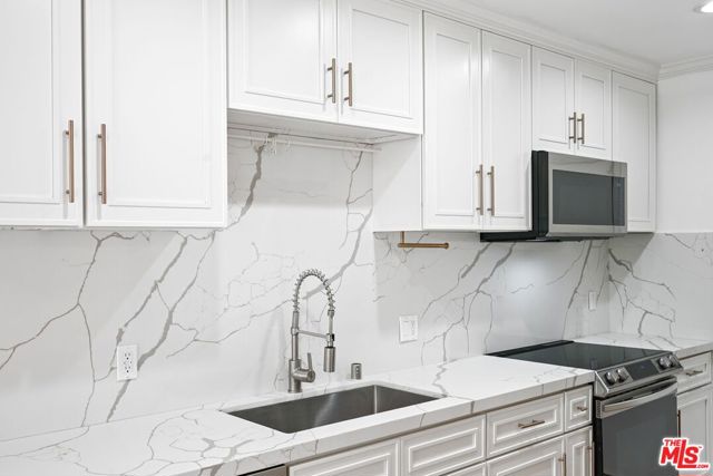 7270 Hillside Avenue, Los Angeles CA: https://media.crmls.org/mediaz/8fa0b348-662f-4c0d-9dbd-f9c07bd071cb.jpg