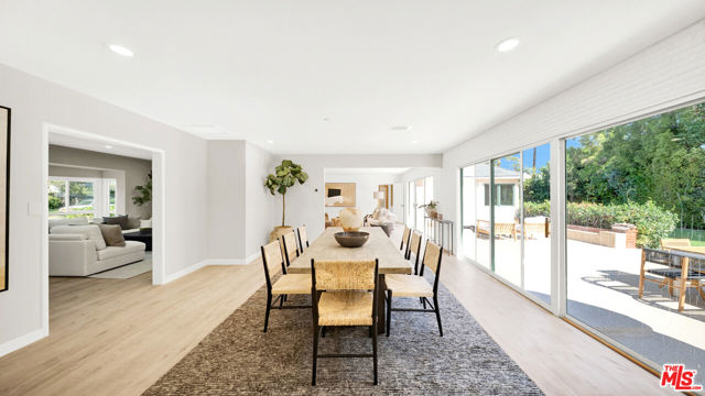 6900 Chisholm Avenue, Lake Balboa CA: https://media.crmls.org/mediaz/8fa0ceff-d912-4066-b1cf-35b2ced433dc.jpg