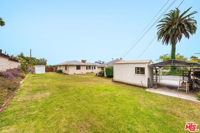 3671 Inglewood Boulevard, Los Angeles CA: https://media.crmls.org/mediaz/8fa0f8db-f561-4a6a-88a0-4278cff82da4.jpg