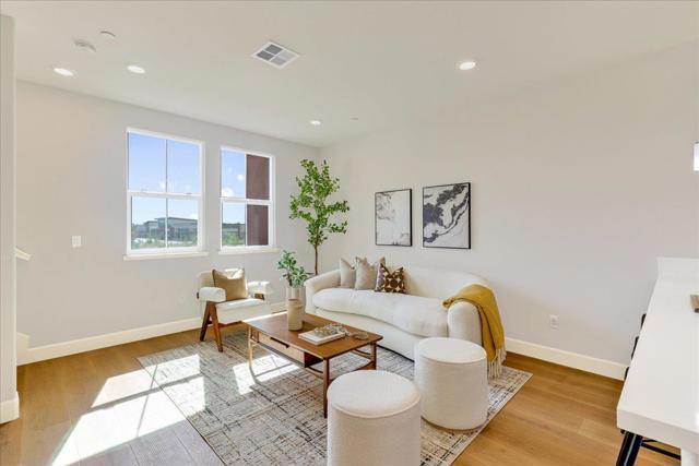 1011 Bellante Lane, San Jose CA: https://media.crmls.org/mediaz/8fa13218-a56e-451d-a9ea-5278b0223db5.jpg