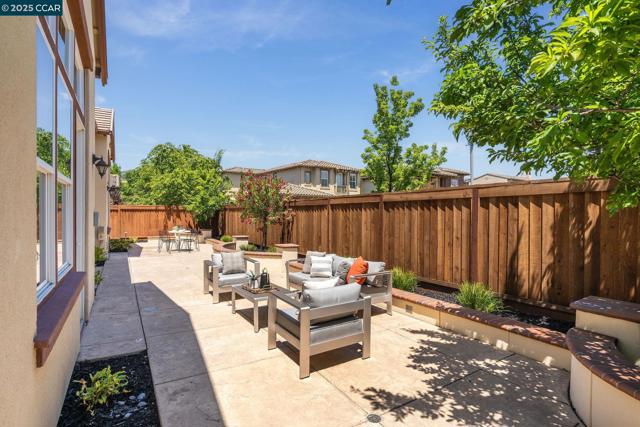 3467 Cashmere Street, Danville CA: https://media.crmls.org/mediaz/8fa1f13e-152c-4aa4-97e9-36f9c2cb5b08.jpg