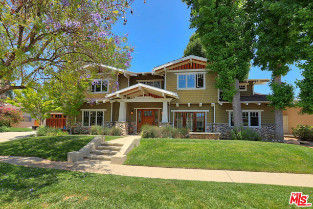 Photo of 4830 ABBEYVILLE Avenue, Woodland Hills, CA 91364