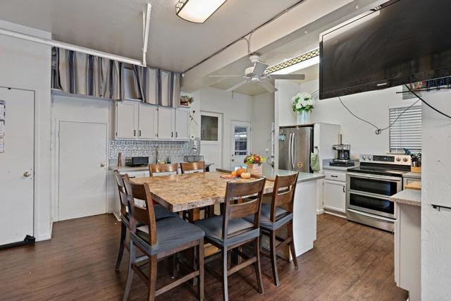 1545 E Saint John Street, San Jose CA: https://media.crmls.org/mediaz/8fa24b72-dda1-4882-880a-d61353780be5.jpg