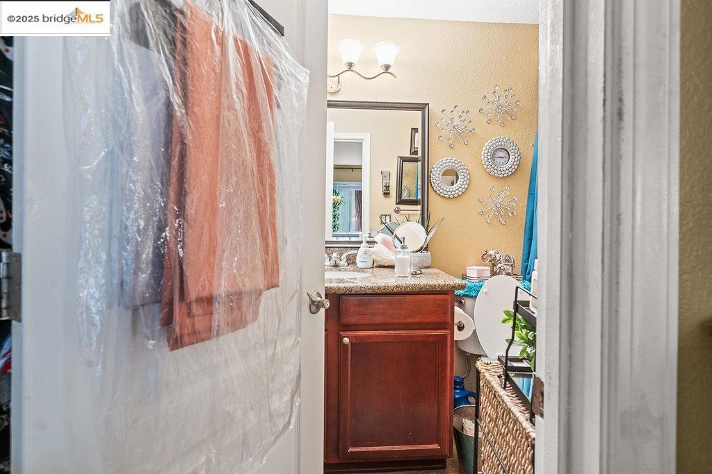 https://media.crmls.org/mediaz/8fa2957f-4bdd-42b5-9c96-5310eb0e7c32.jpg?preset=X-Large