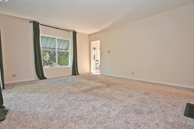 Image 7 of 51 For 181 Lewelling Blvd