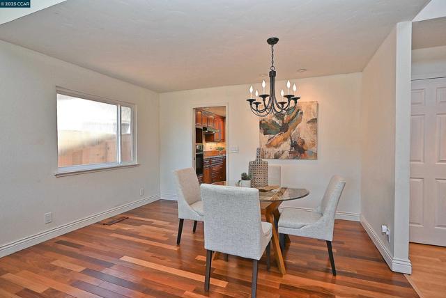 5091 Saint Celestine Ct, Concord CA: https://media.crmls.org/mediaz/8fa2df4f-f98a-42b3-adc0-dfcac4206b6c.jpg