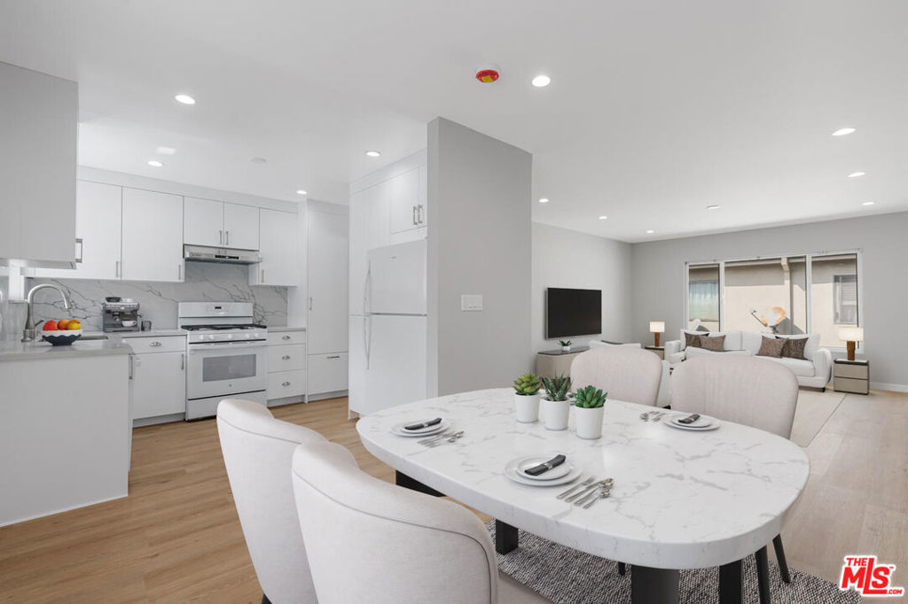 4023 Lincoln Avenue #4