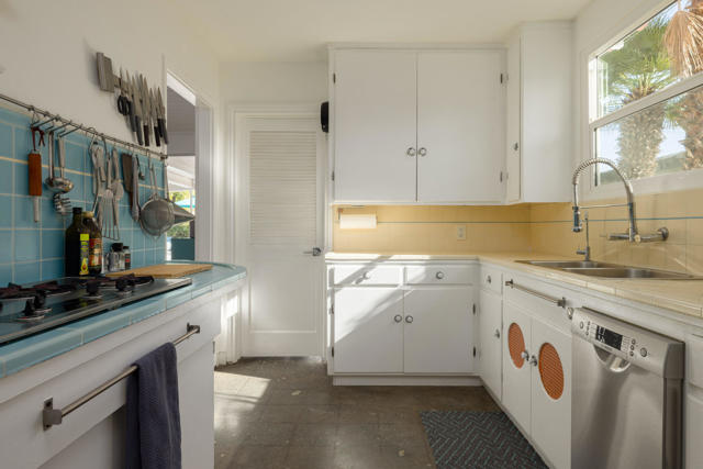 748 N Calle Rolph, Palm Springs CA: https://media.crmls.org/mediaz/8fa3d49a-d1b6-4d20-9d89-c8ec0e4d04e3.jpg