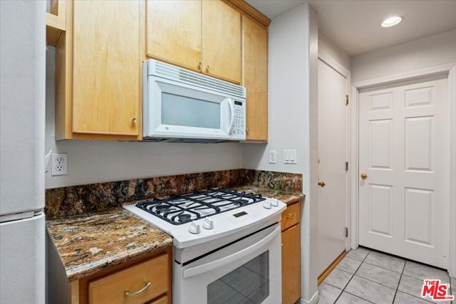 1342 N Sierra Bonita Avenue, West Hollywood CA: https://media.crmls.org/mediaz/8fa3e808-1941-4880-b931-e9455a36492a.jpg