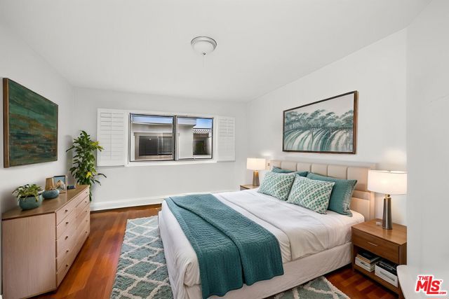 10229 Variel Avenue, Chatsworth CA: https://media.crmls.org/mediaz/8fa40485-cc76-46e8-adce-dc3cfb97f790.jpg