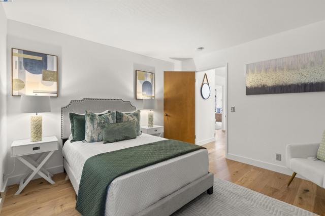 6425 Zinn Dr, Oakland CA: https://media.crmls.org/mediaz/8fa4abfc-7d8e-42cf-a40a-170de9cd7c73.jpg