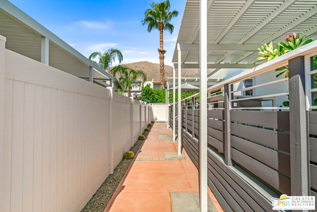 112 Pali Drive, Palm Springs CA: https://media.crmls.org/mediaz/8fa4b20e-e5b4-40e4-8e84-aed2a9bf0952.jpg