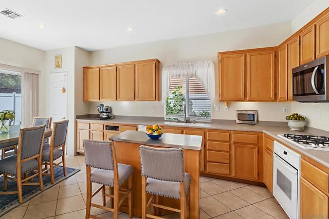 29213 Broken Arrow, Murrieta CA: https://media.crmls.org/mediaz/8fa5119f-454c-4fbb-b96a-681d27b6fe83.jpg