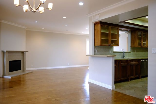 4444 Wilshire Boulevard, Los Angeles CA: https://media.crmls.org/mediaz/8fa51ee4-1d66-4c59-8d1e-3d50c82e298a.jpg